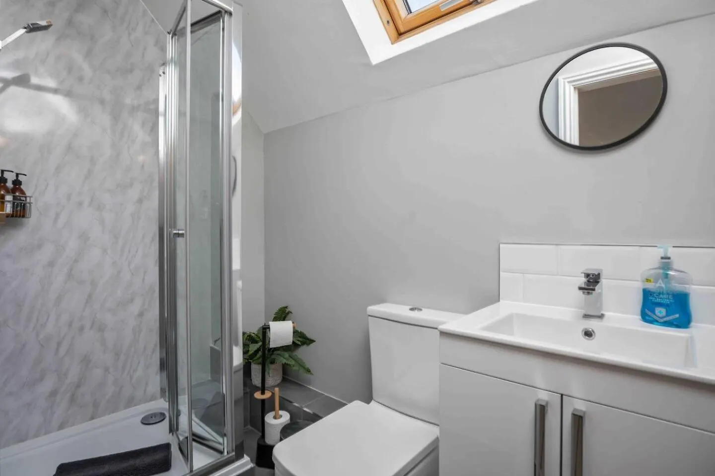 Stylish & Spacious 3 Bed Apartment With Parking Sheffield 0*,