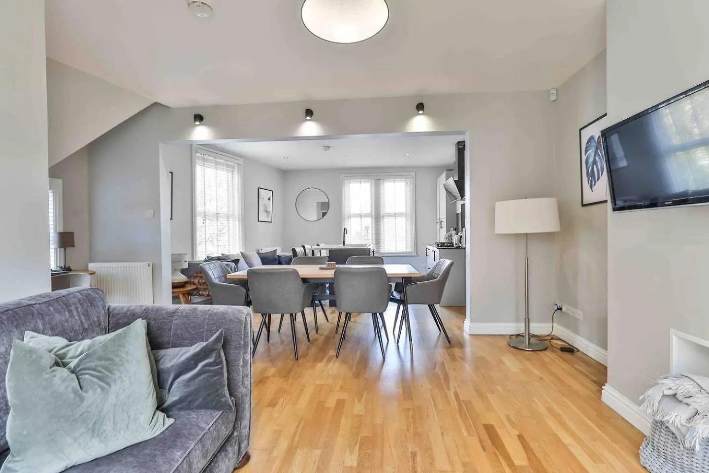 Stylish & Spacious 3 Bed Apartment With Parking Sheffield