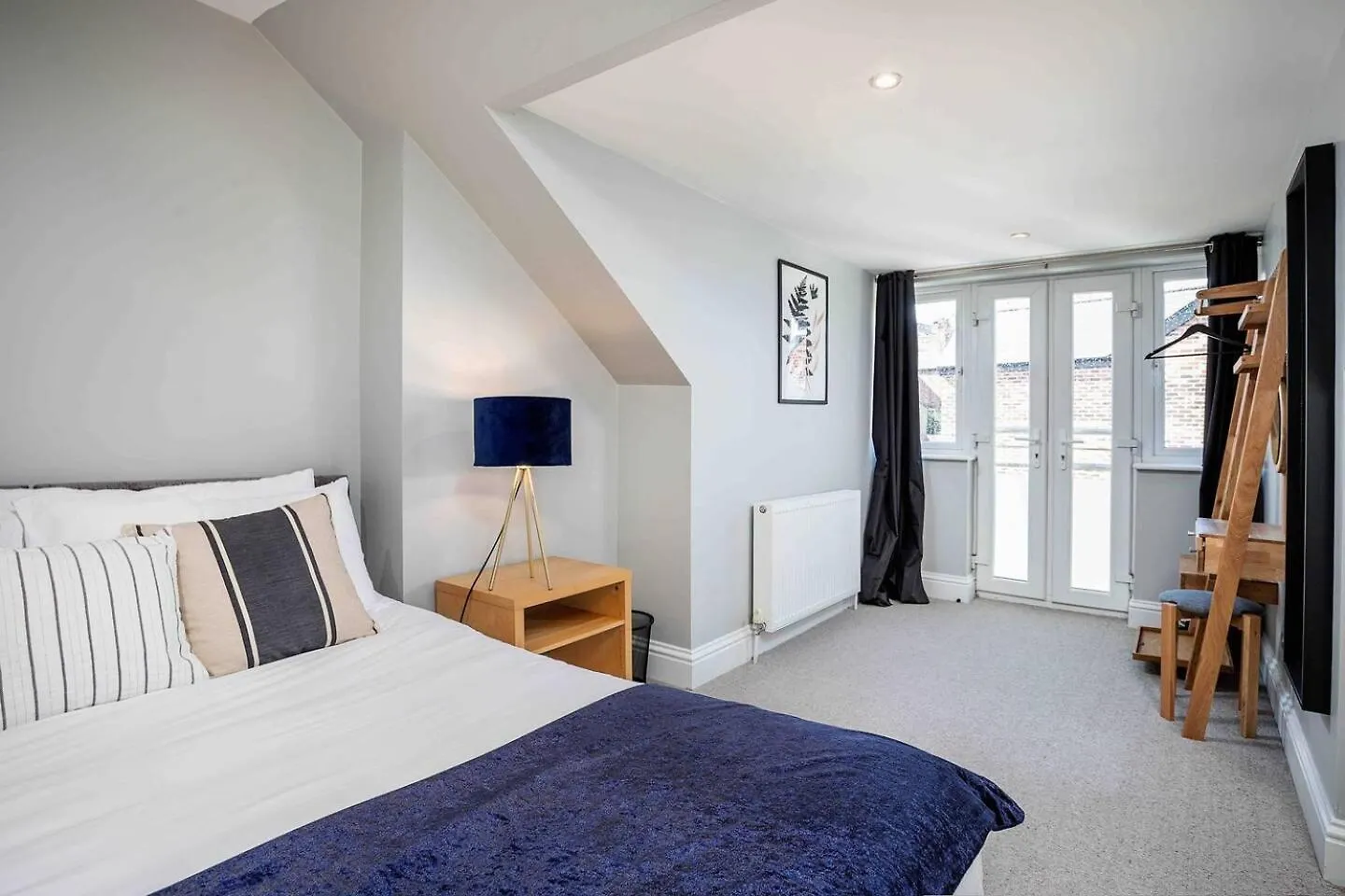 Stylish & Spacious 3 Bed Apartment With Parking Sheffield