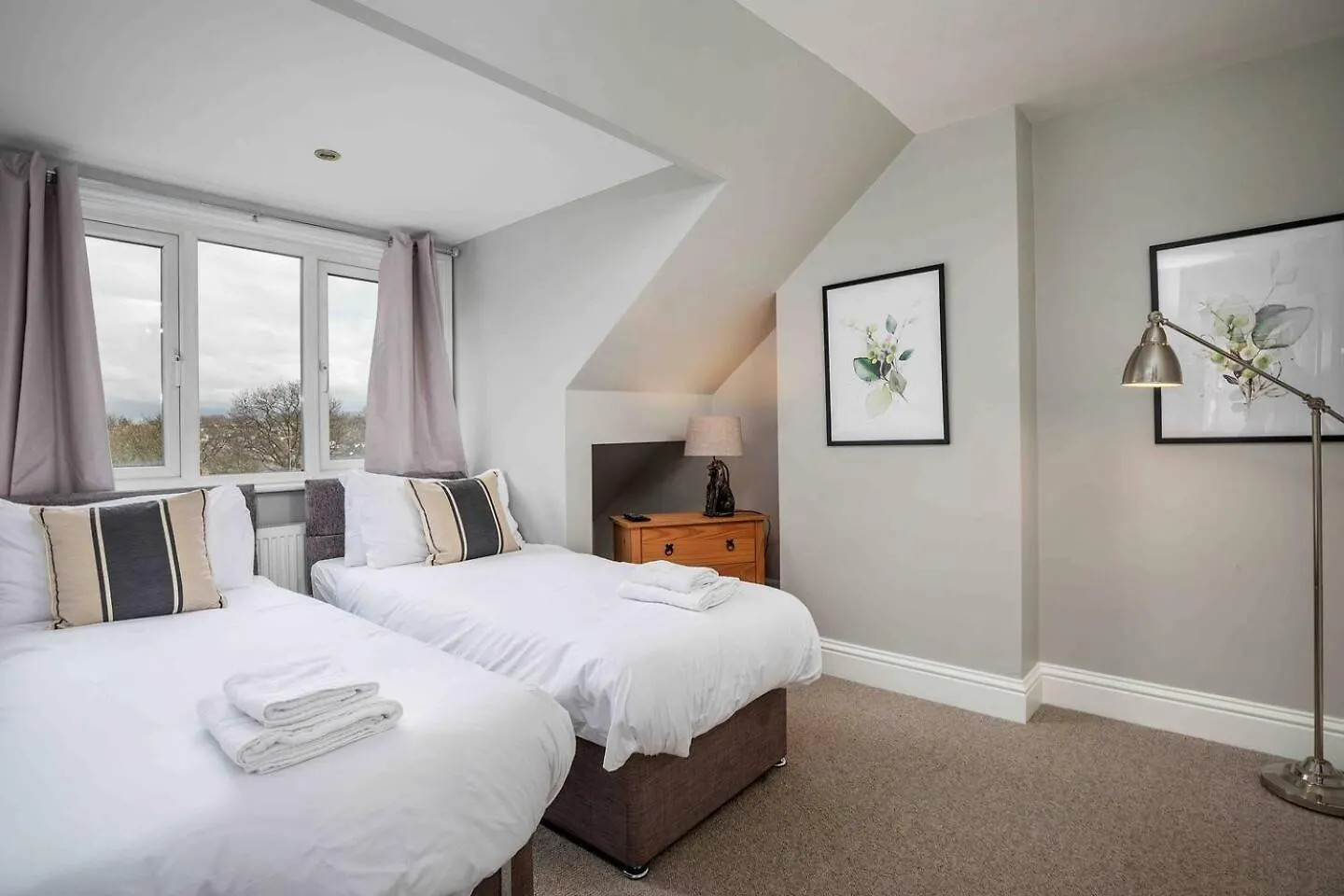 Stylish & Spacious 3 Bed Apartment With Parking Sheffield 0*,