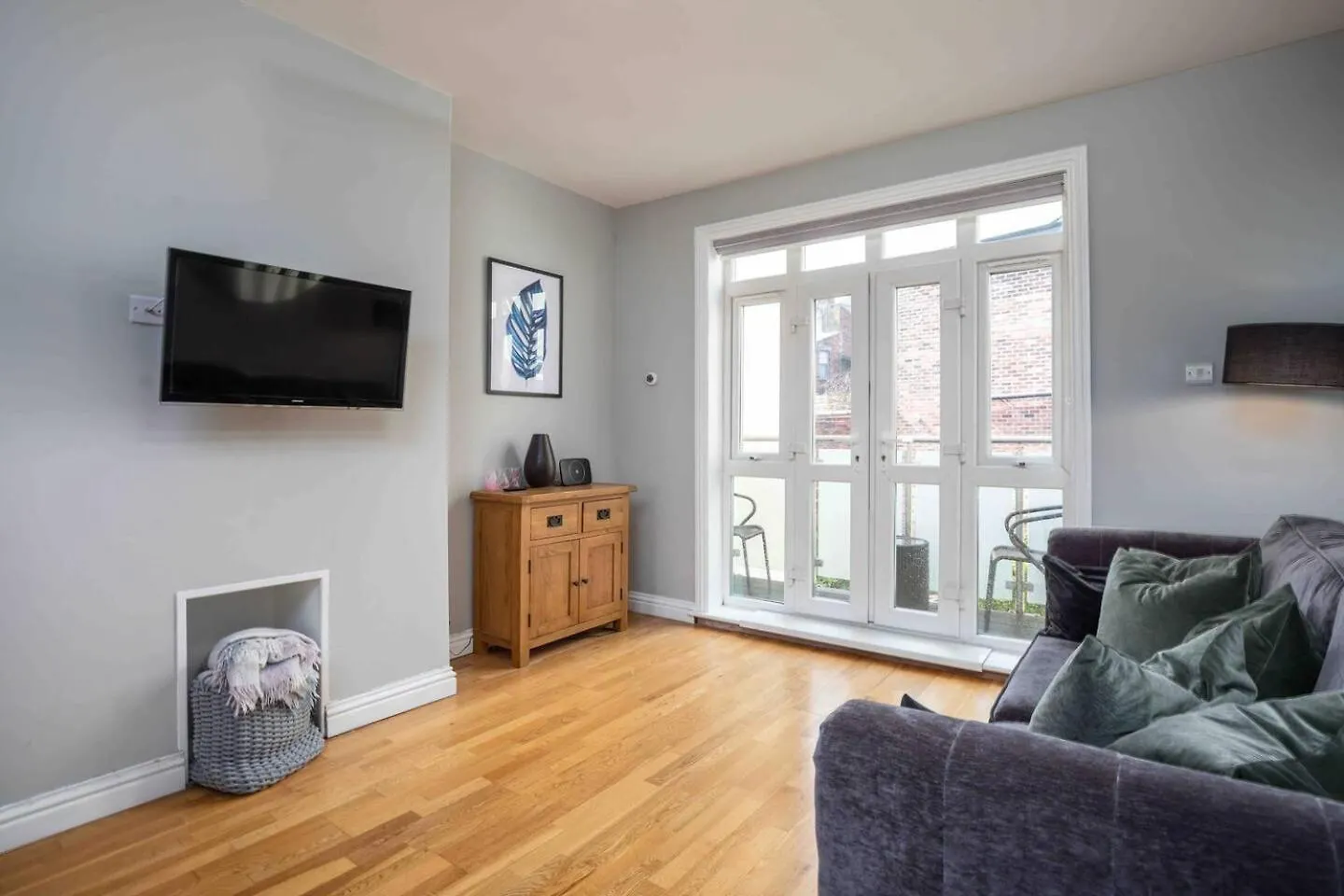 Stylish & Spacious 3 Bed Apartment With Parking Sheffield