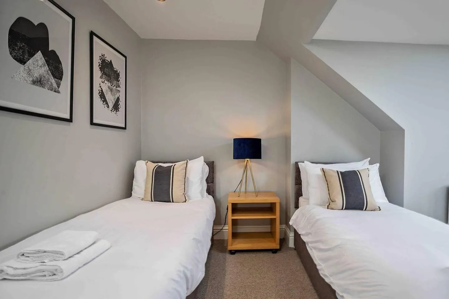 Stylish & Spacious 3 Bed Apartment With Parking Sheffield