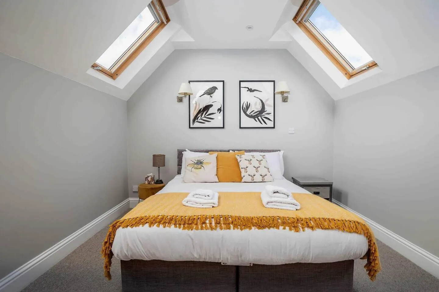 Stylish & Spacious 3 Bed Apartment With Parking Sheffield