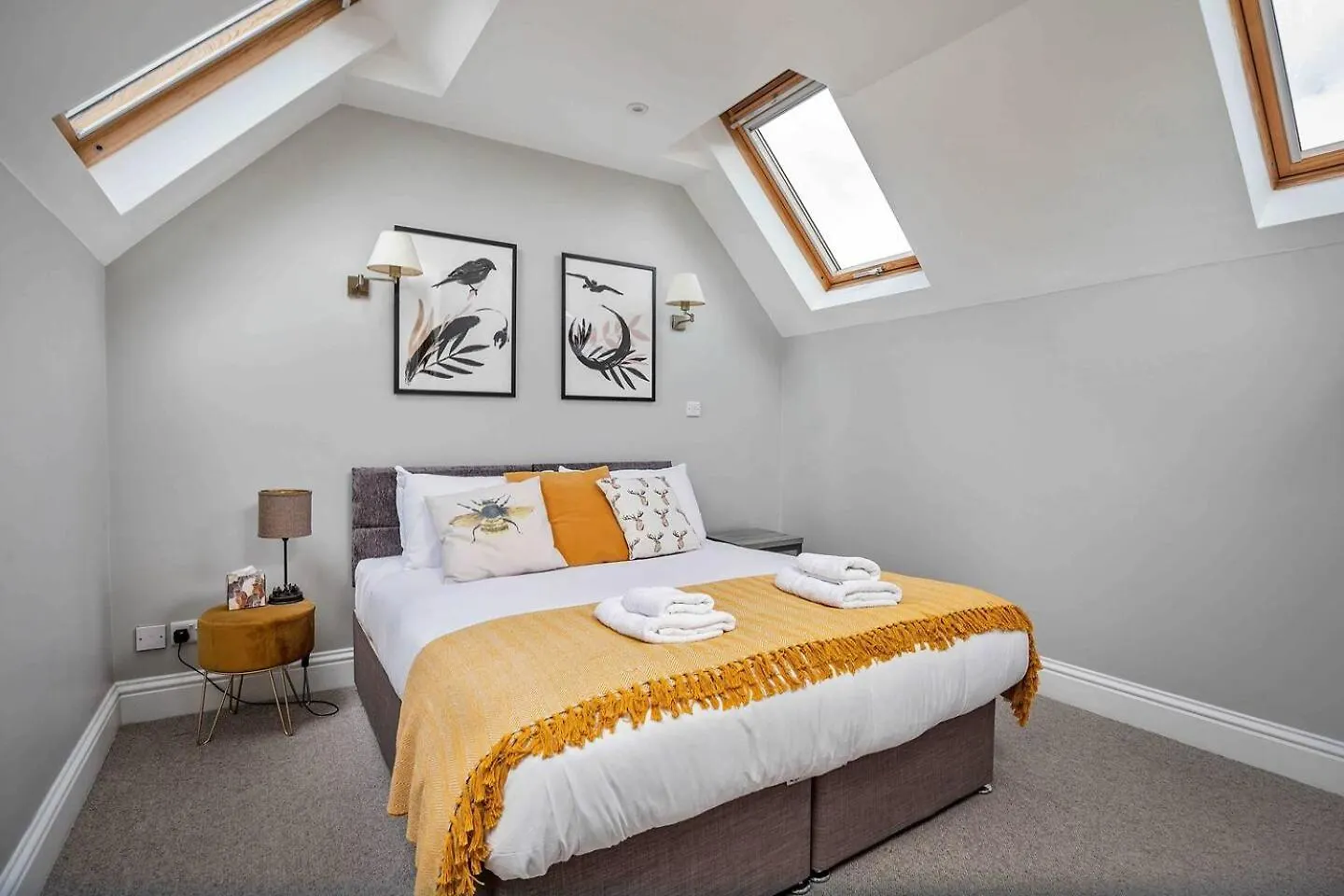 Stylish & Spacious 3 Bed Apartment With Parking Sheffield