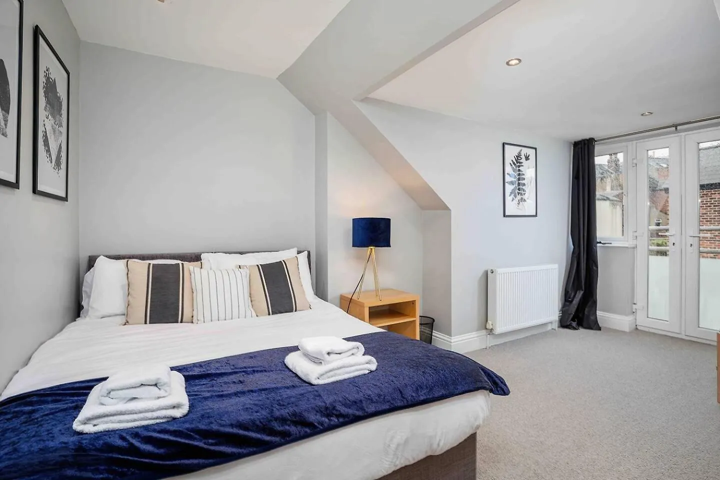 Stylish & Spacious 3 Bed Apartment With Parking Sheffield 0*,